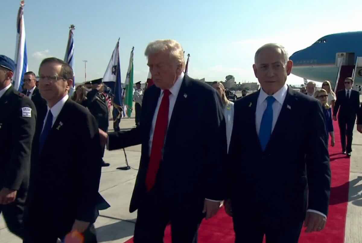 https://static.open.online/wp-content/uploads/2025/10/Trump-Herzog-Netanyahu.jpg