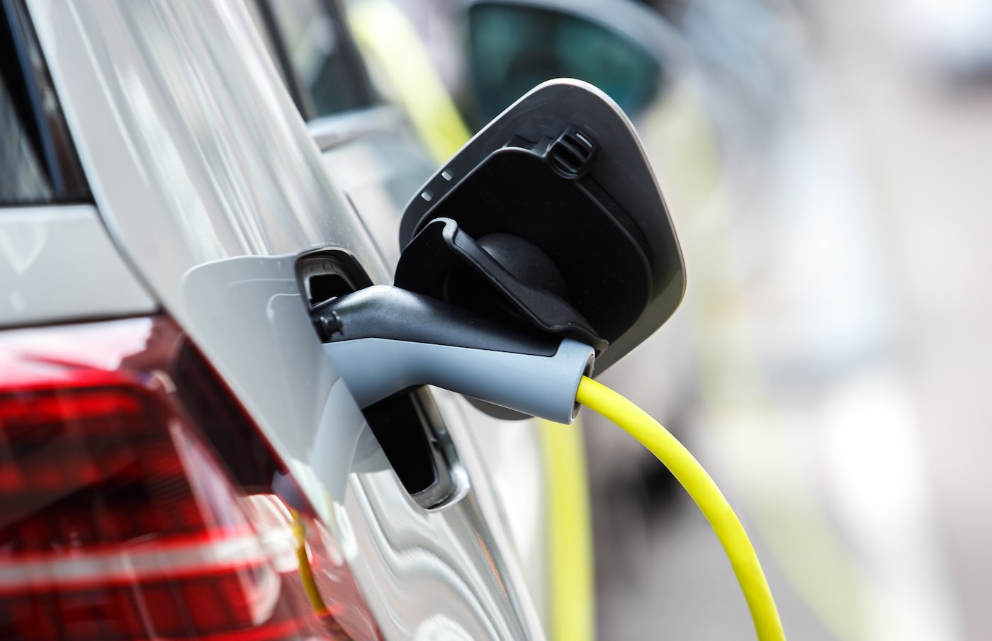 auto-ibride-plug-in-emissioni-studio
