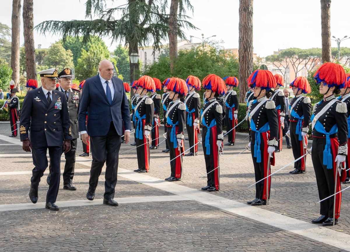 gaza carabinieri guido crosetto pace