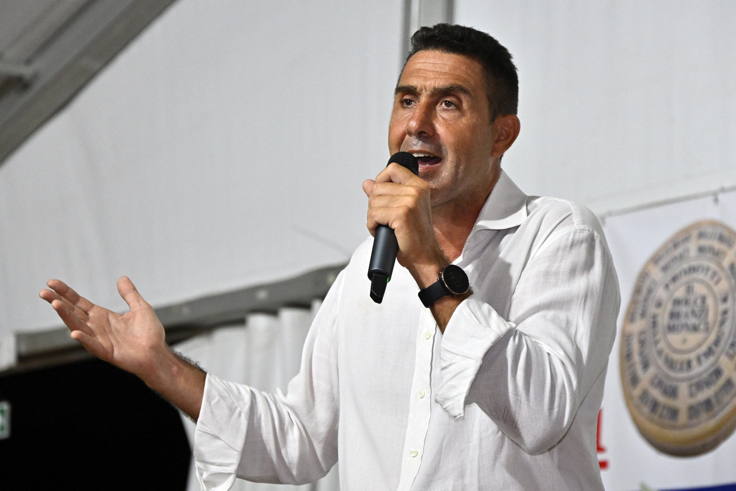 cori fascisti parma vannacci