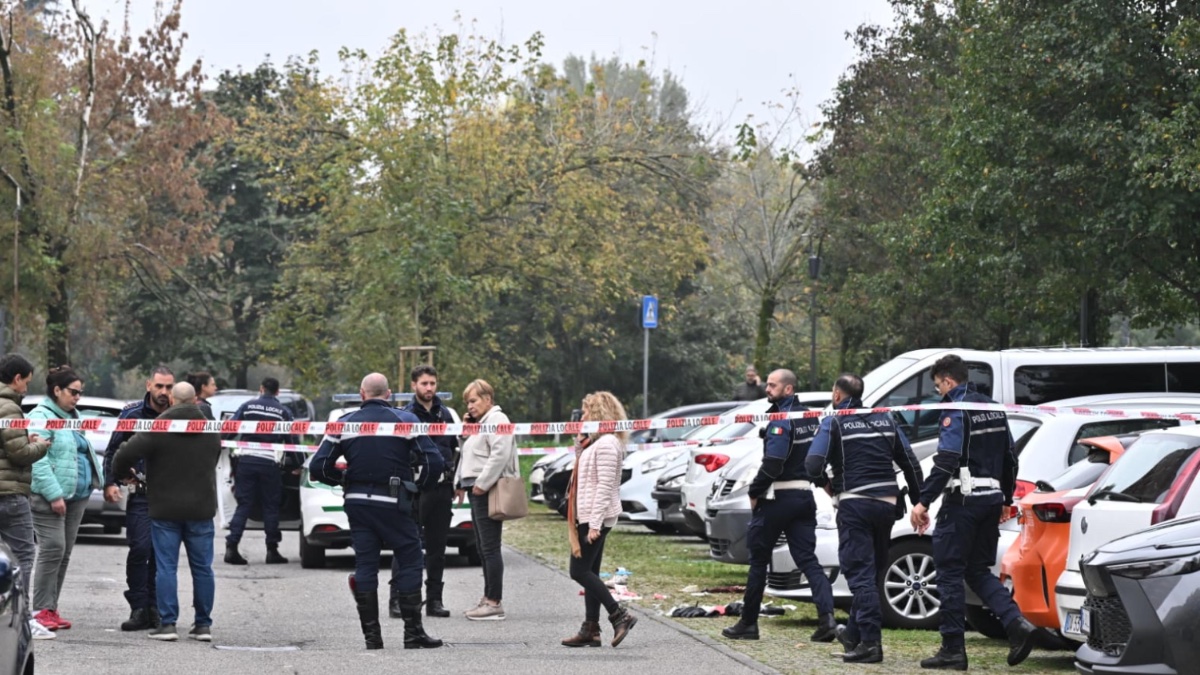 Accoltellata in faccia a Milano, donna in gravi condizioni