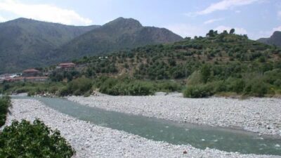 fiume roja suicidio magazziniere