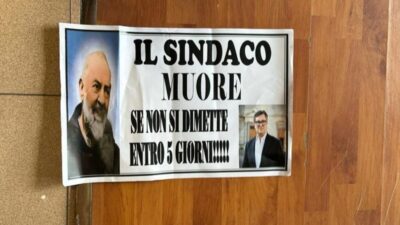 manifesto minaccia sindaco