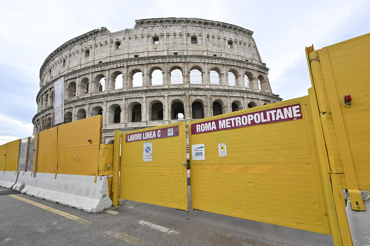 https://static.open.online/wp-content/uploads/2025/10/manovra-metro-c-roma.jpg
