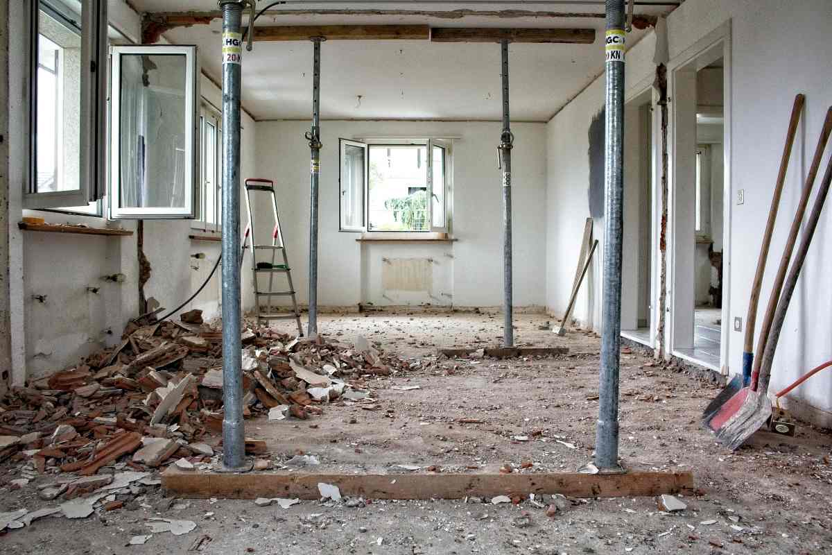 https://static.open.online/wp-content/uploads/2025/10/ristrutturazioni-casa.jpg