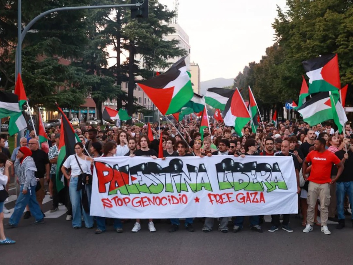 https://static.open.online/wp-content/uploads/2025/10/scioperi-gaza-global-sumud-flotilla-oggi-roma-milano.jpg