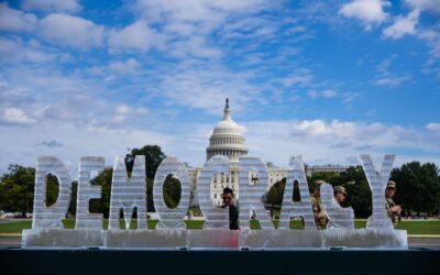 scultura trump democrazia washington