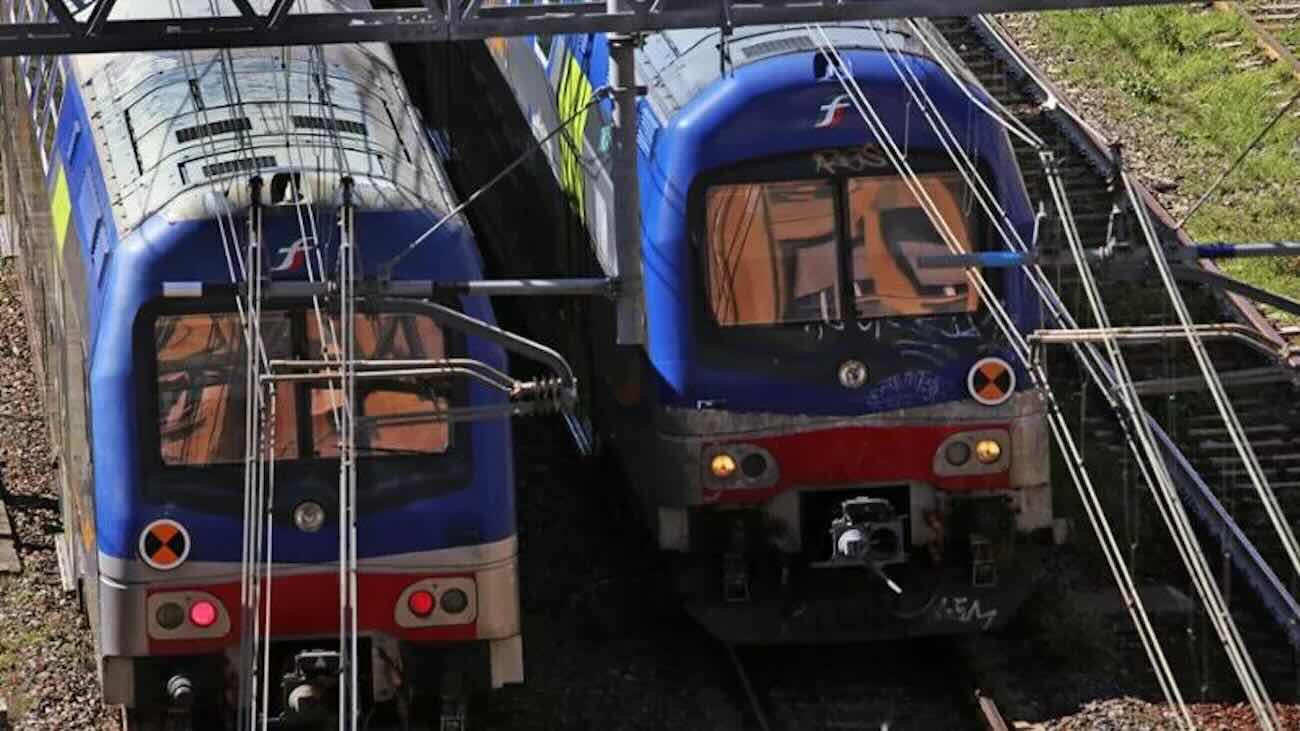Treni fermi stazione