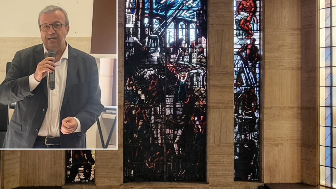 assessore cani vetrata sironi