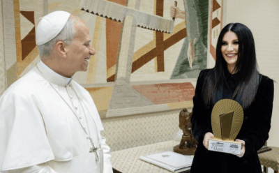 laura-pausini-papa-leone-xiv-vaticano