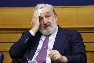 michele emiliano magistrato stipendio