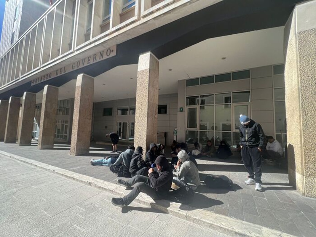 migranti aquila prefettura tiktok