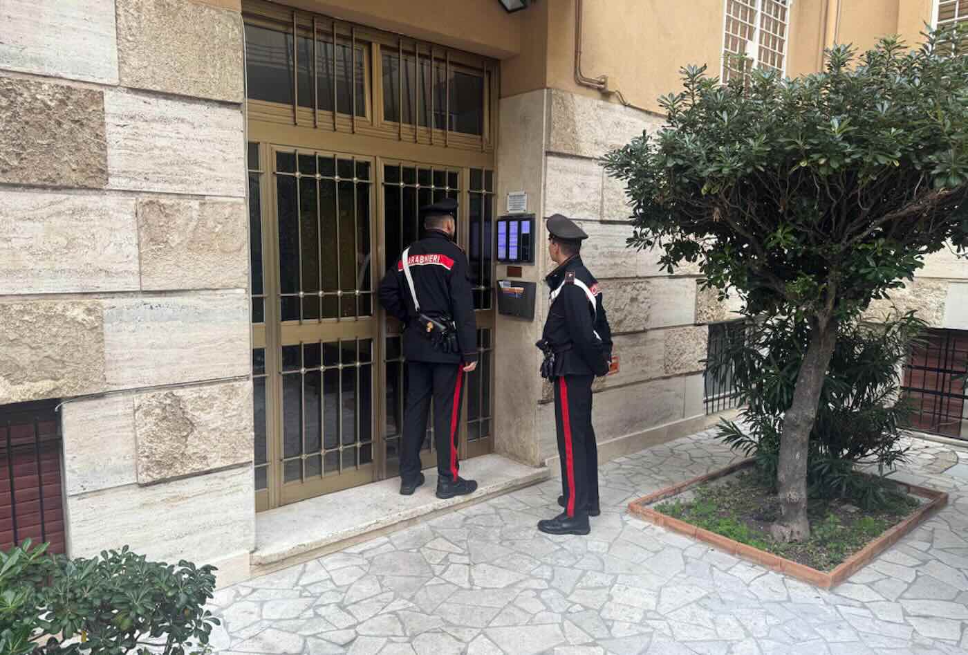 ragazzo cade balcone B&b roma indagini