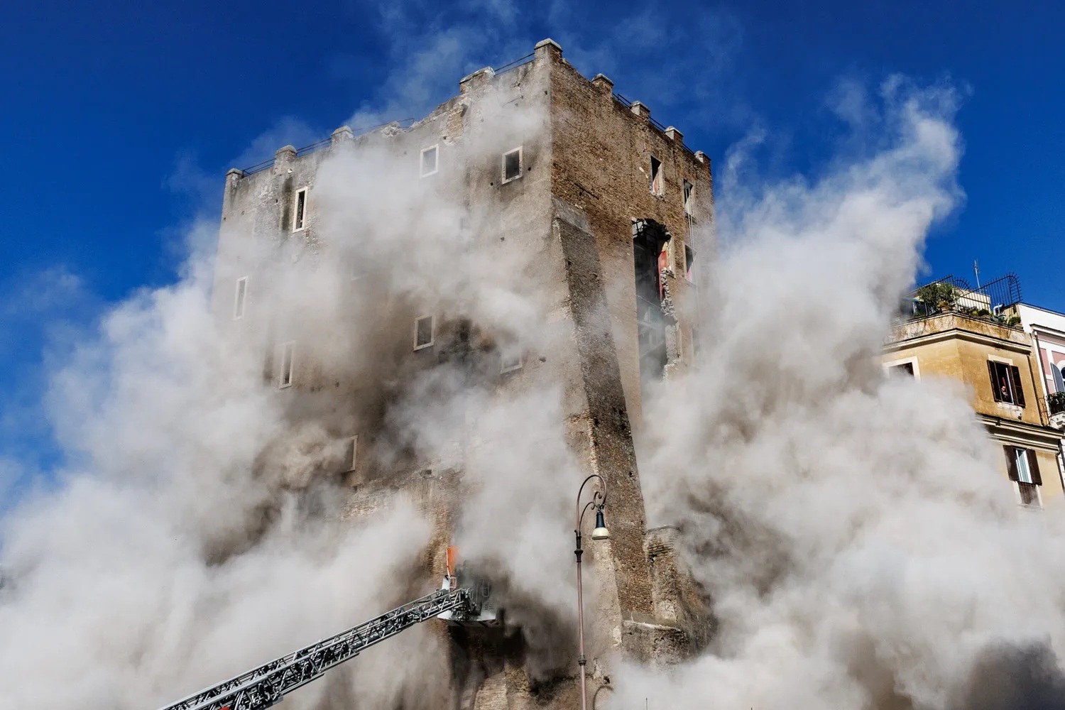 torre dei conti comune rischio crollo pericolante