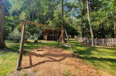 bambino morto scivolato parete