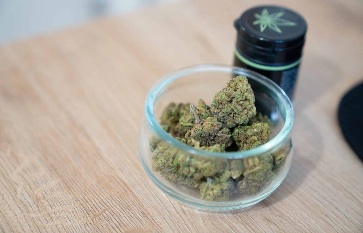 cannabis light suicidio milano