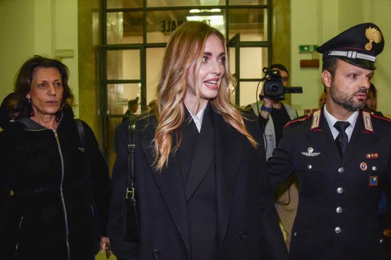 https://static.open.online/wp-content/uploads/2025/12/chiara-ferragni-tribunale_ottimizzato.jpg