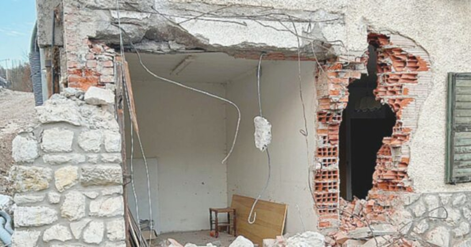 cortina casa demolita ruspe