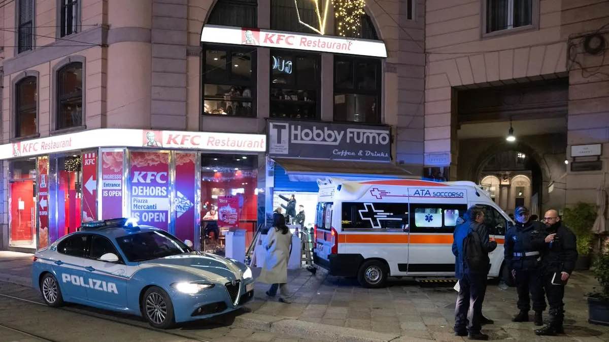 fermato giovane accoltellamento amico gelosia duomo milano