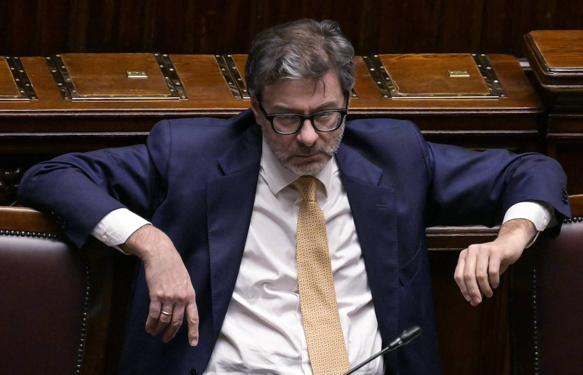 https://static.open.online/wp-content/uploads/2025/12/giancaro-giorgetti-manovra-emendamenti-senato.jpeg