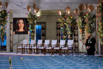 maria-machado-assente-cerimonia-nobel-perché