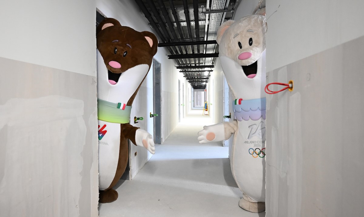 mascotte olimpiadi milano cortina 2026
