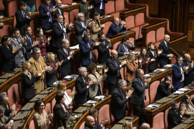 salvini assolto applauso