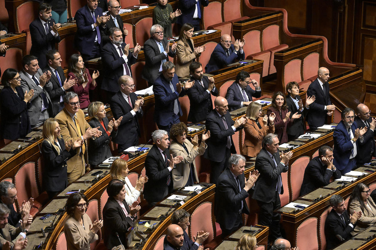 salvini assolto applauso