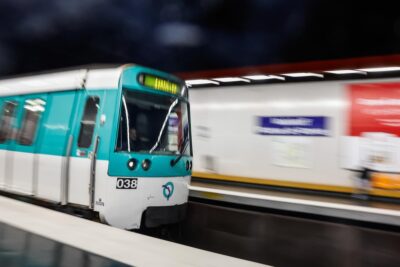 parigi-ferite-donne-accoltellate