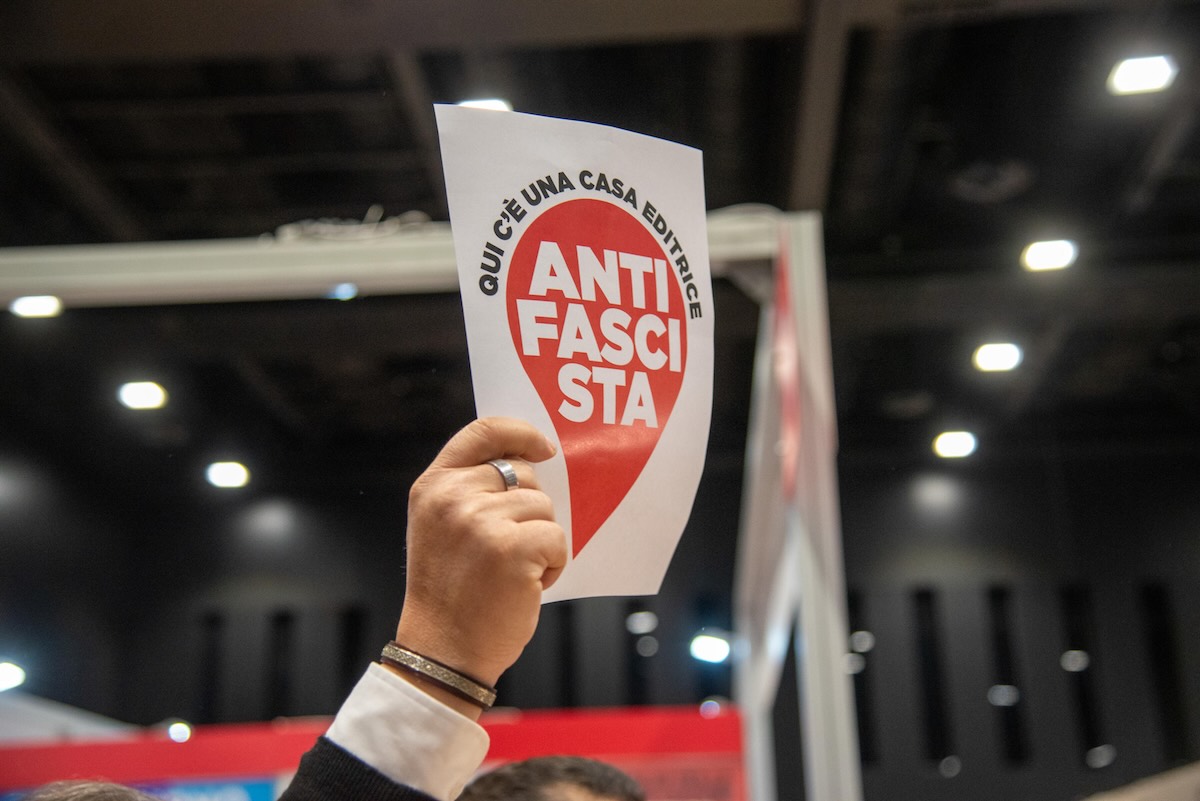 piu-libri-piu-liberi-protesta-editori-bella-ciao