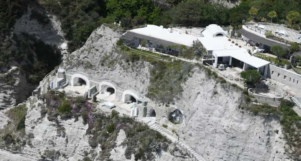 resort sequestrato ischia