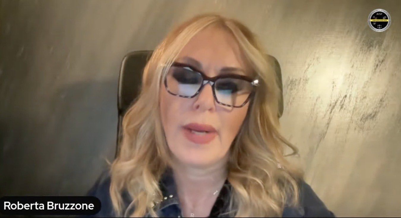 Roberta Bruzzone in diretta su Youtube