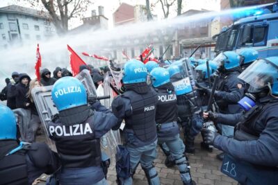 scontri-polizia-manisfetanti-torino-centro-sociale