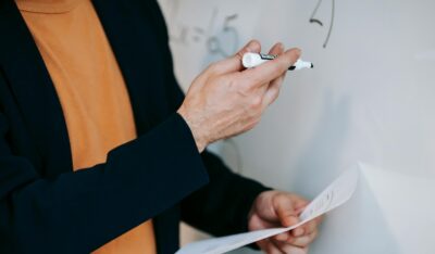 si-finge-prof-due-anni-risarcimento-monza