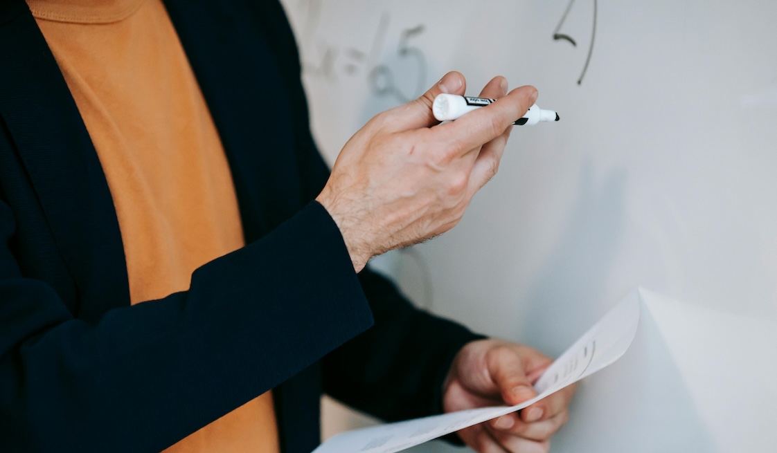 si-finge-prof-due-anni-risarcimento-monza