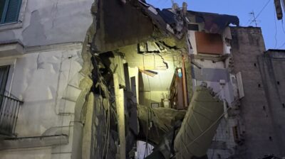 casoria palazzo crolla