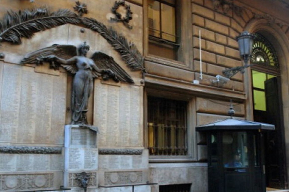 corvo montecitorio roberto cerreto 3 mila euro stipendio