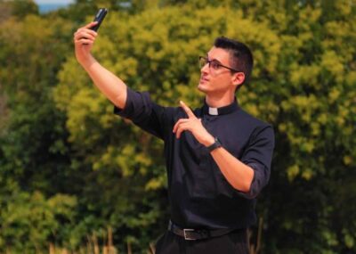 don-alberto-ravagnani-prete-influencer-lascia-sacerdozio