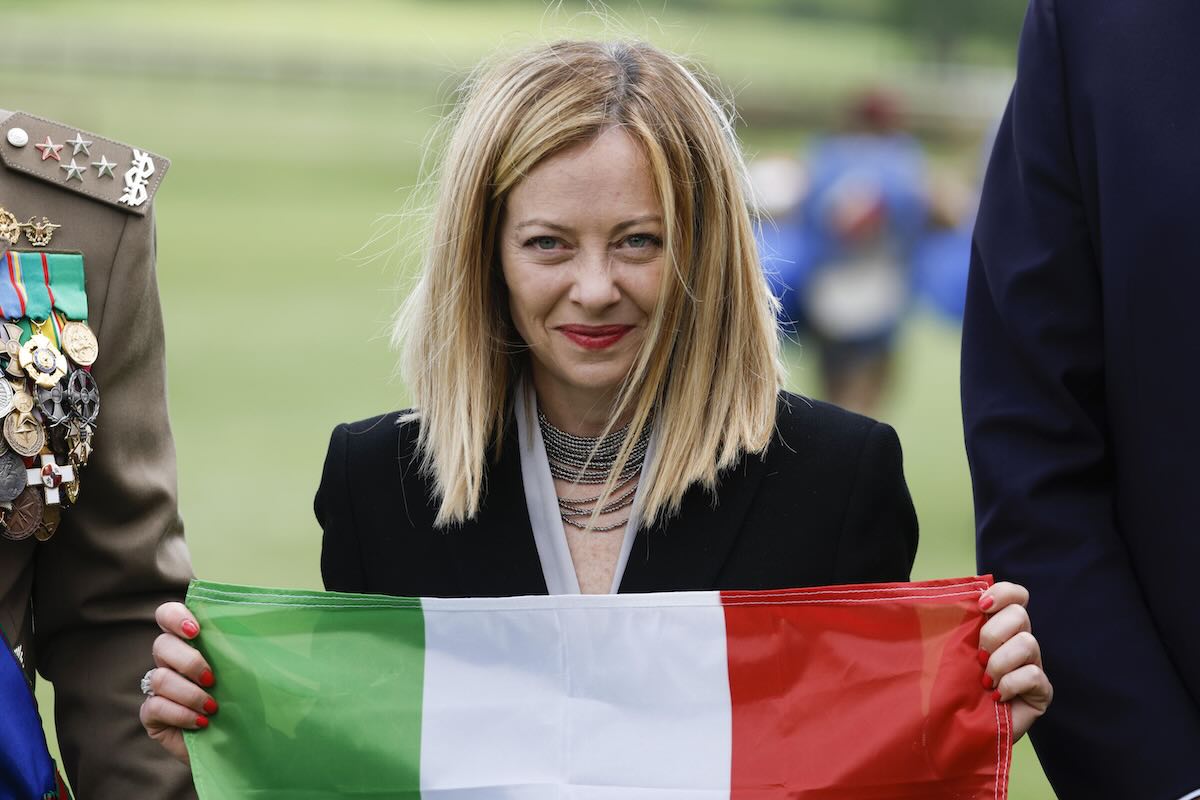 giorgia meloni festa tricolore