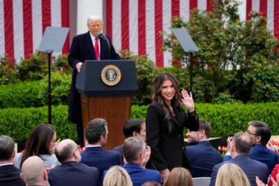 kristi noem minaccia impeachment difesa trump