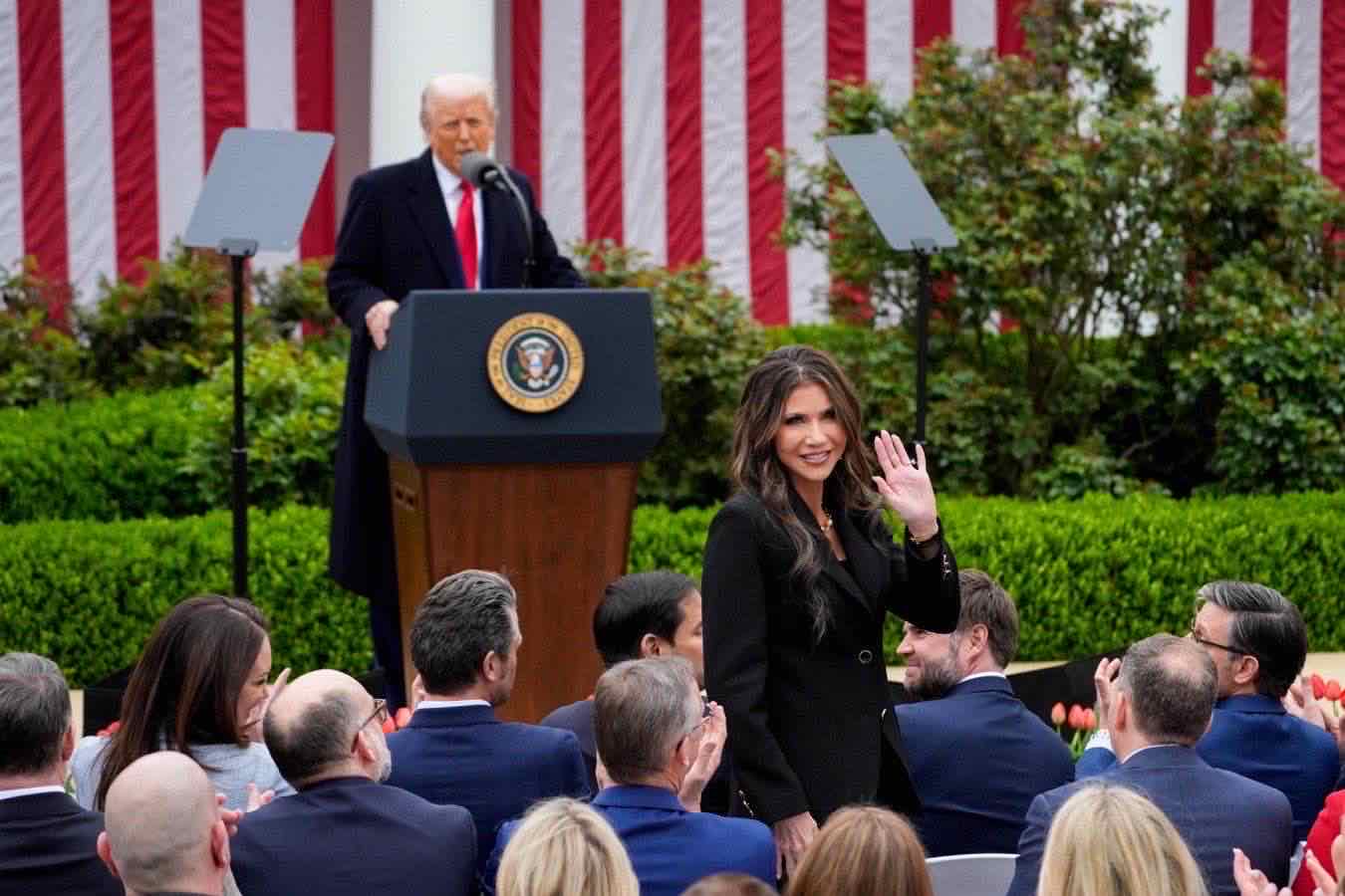 kristi noem minaccia impeachment difesa trump