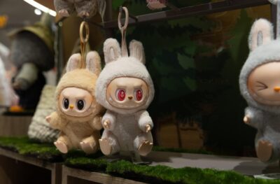 labubu accuse sfruttamento fabbrica cina