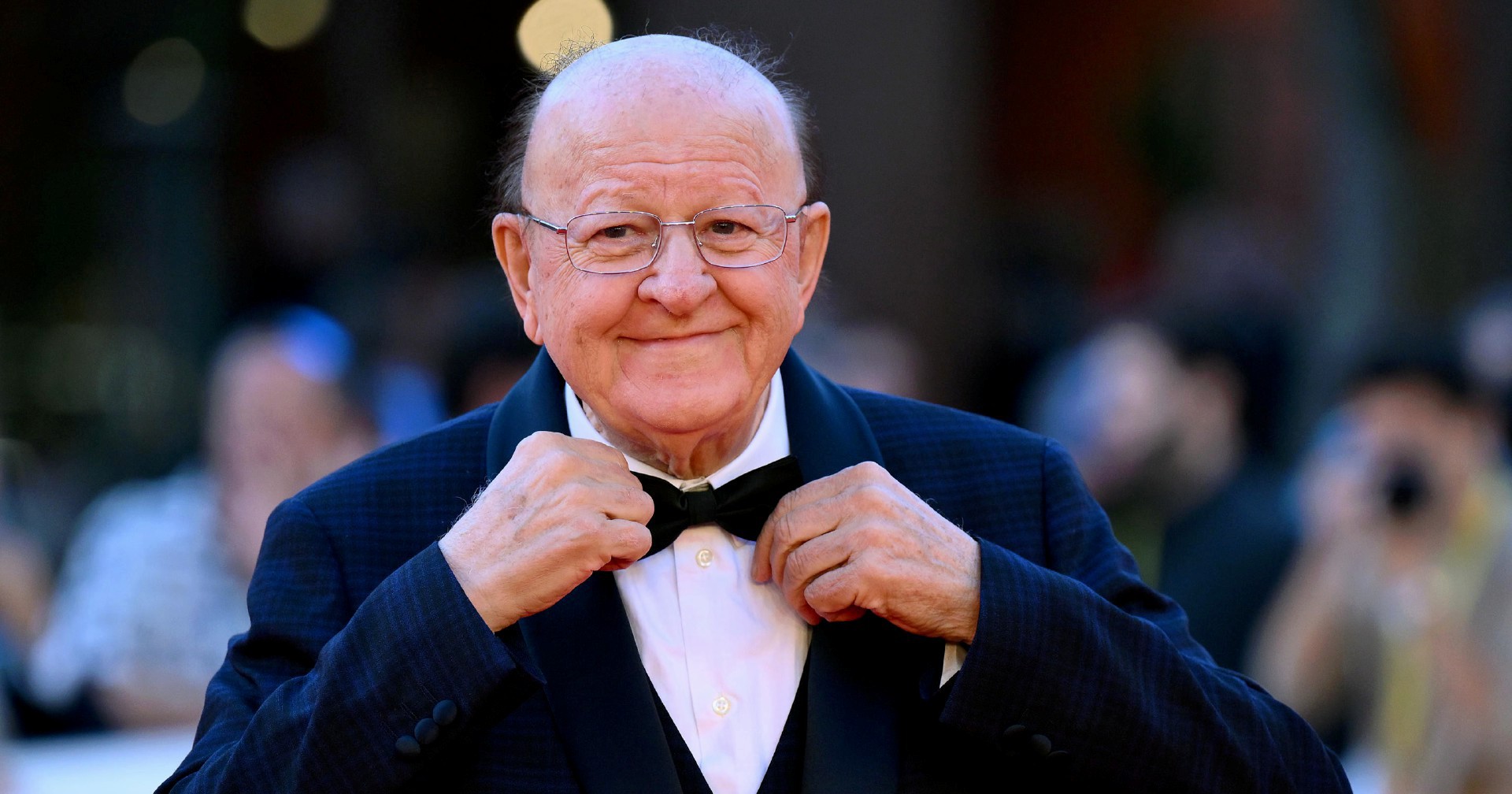 massimo boldi tedoforo olimpiadi milano-cortina