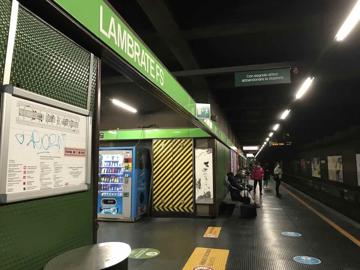 metro lambrate aggressione milano