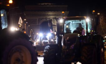 trattori-protesta-parigi