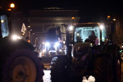 trattori-protesta-parigi