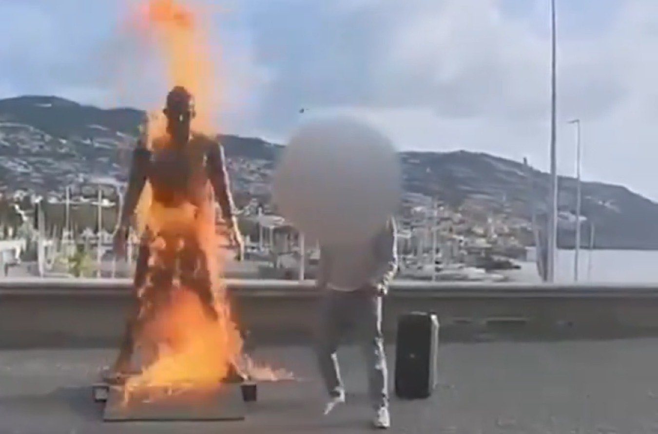 statua-cristiano-ronaldo-incendiata-video