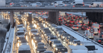 Parigi neve traffico in tilt