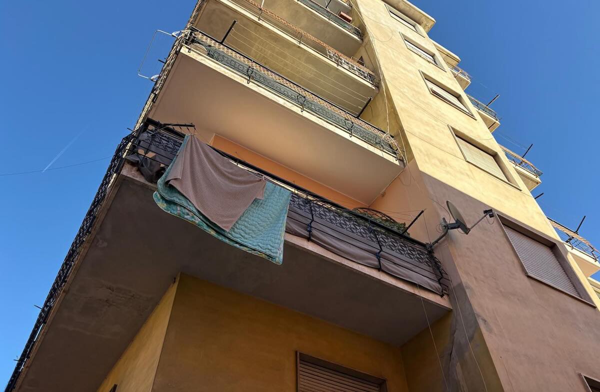ventimiglia aggressione lancio balcone
