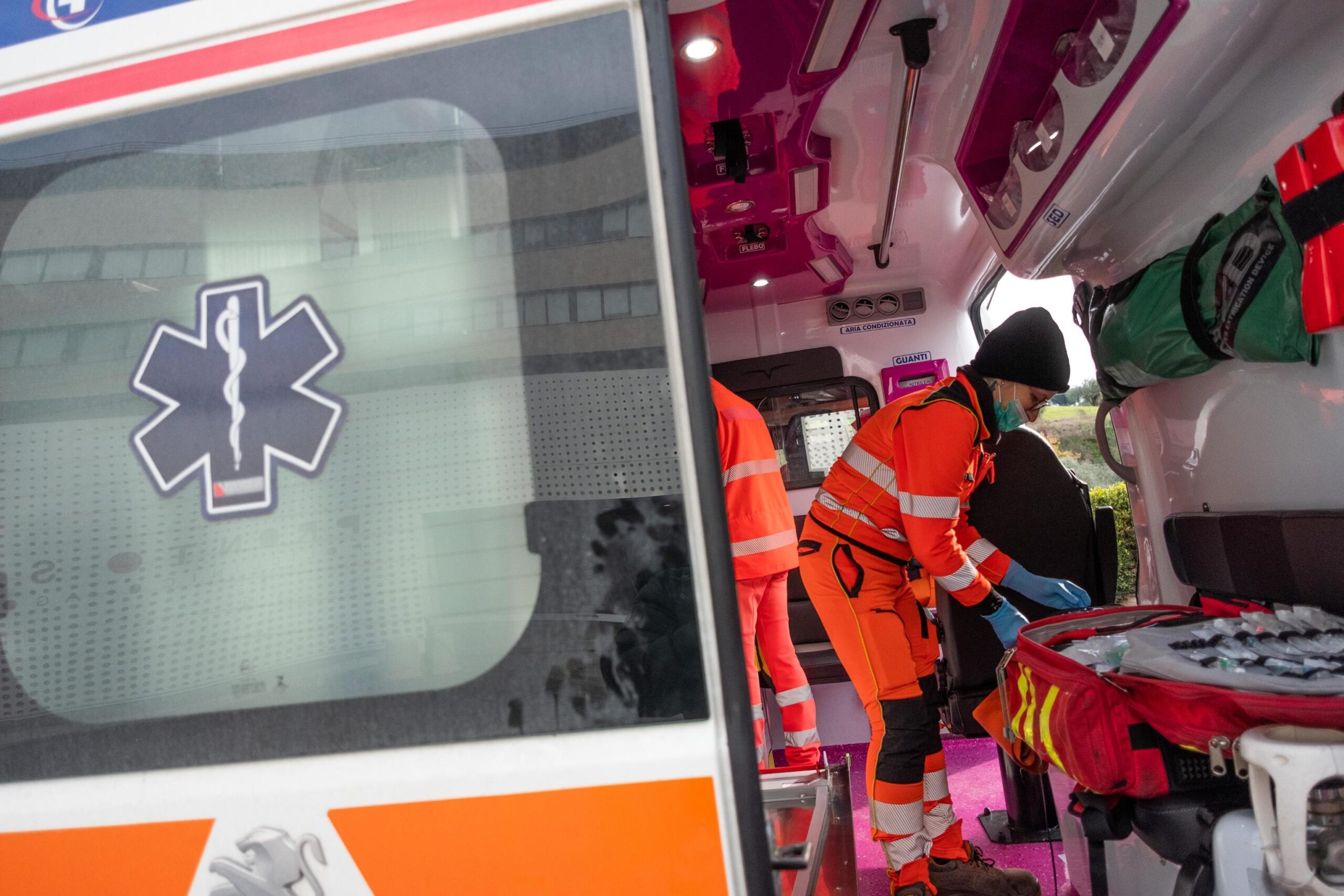 ambulanza incidente roma morto 18enne